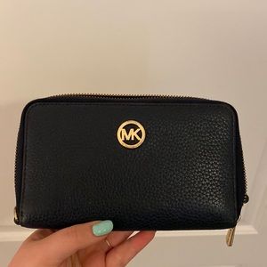 NAVY MICHAEL KORS WALLET